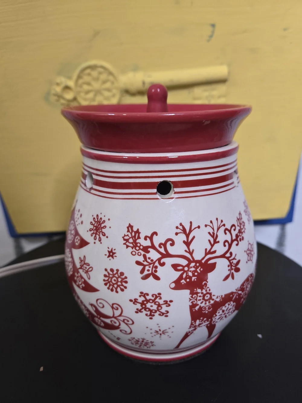 Christmas Red & White Ceramic Wax Melt Warmer – Reindeer & Tree Holiday Design